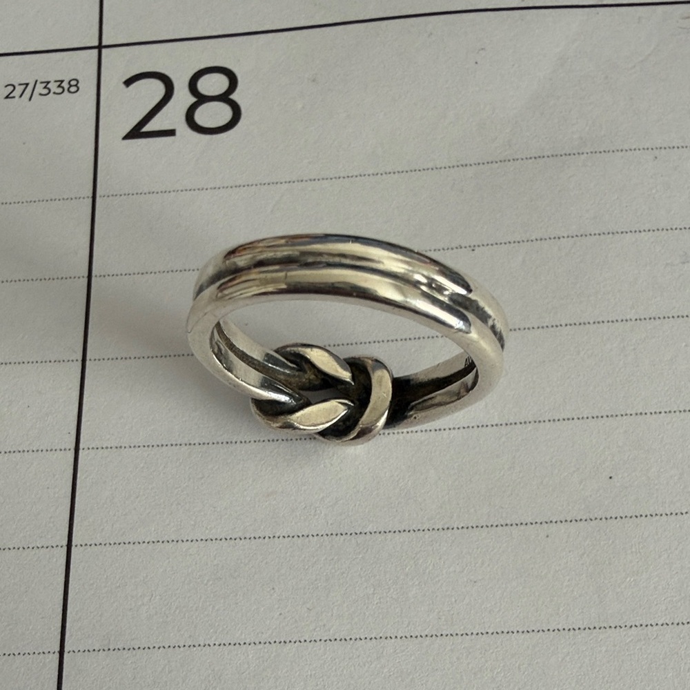 James Avery Retired Silver Knot Ring - Picture 6 of 6